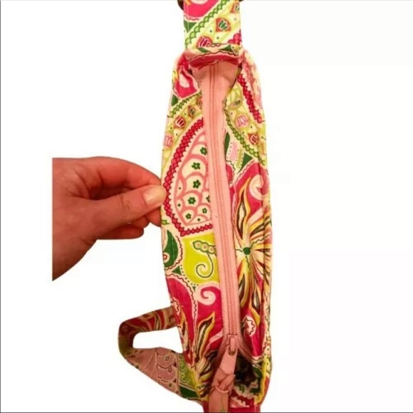 Like New Vera Bradley Crossbody Purse; Pinwheel Pink Pattern - Picture 4 of 8